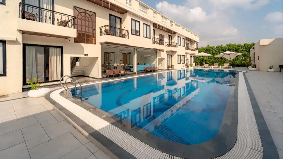swimming pool